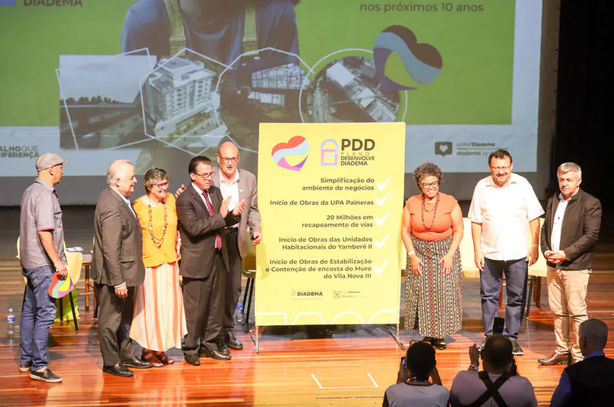 Prefeito Filippi lança junto com autoridades municipais e federais o Plano Desenvolve Diadema