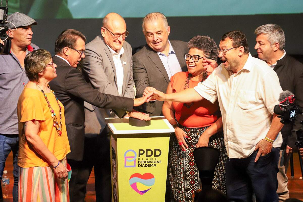 Prefeito Filippi lança junto com autoridades municipais e federais o Plano Desenvolve Diadema
