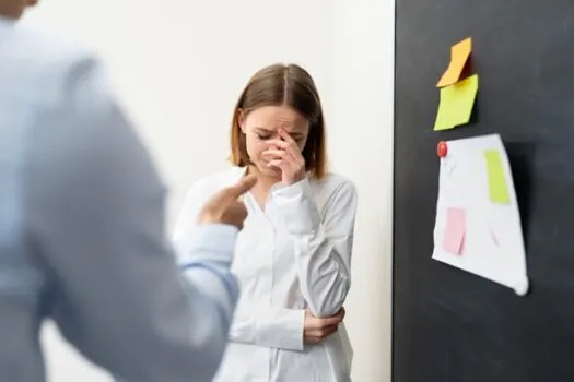 Sinais de um relacionamento tóxico no local de trabalho