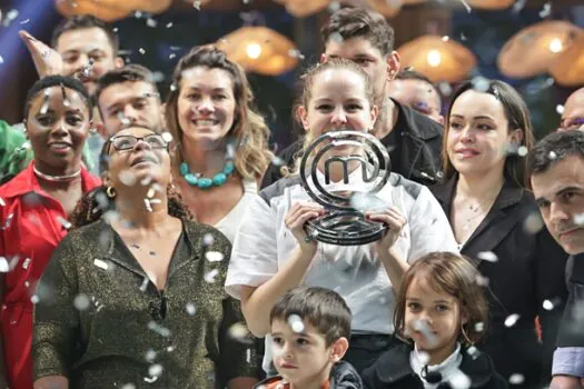 Bárbara conquista título de campeã do “MasterChef Profissionais 2023”