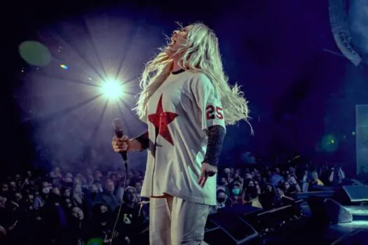 Como Alanis Morissette, que toca hoje em SP, mudou sua obra com ‘Jagged Little Pill’