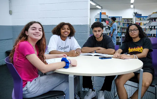 Retratos de Alunos do Ensino Médio para redes sociais