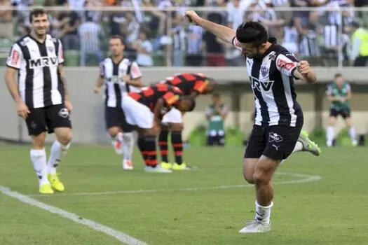 Atlético-MG derrota Flamengo, ultrapassa rival e continua na briga pelo título do Brasileirão