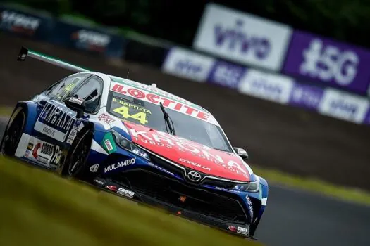 Bruno Baptista aproveita pole, segura Daniel Serra e vence corrida 1 da Stock Car em Cascavel