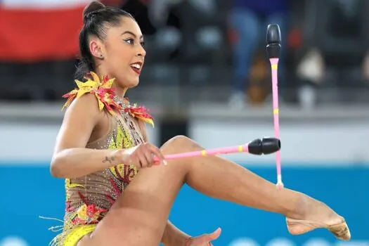 Brasil conquista ouro nas disputas por equipe e individual na ginástica rítmica no Pan