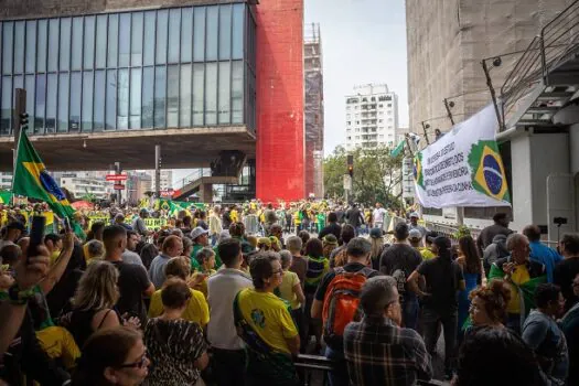 Bolsonaristas fazem ato em frente ao Masp em homenagem a réu do 8/1 morto na Papuda