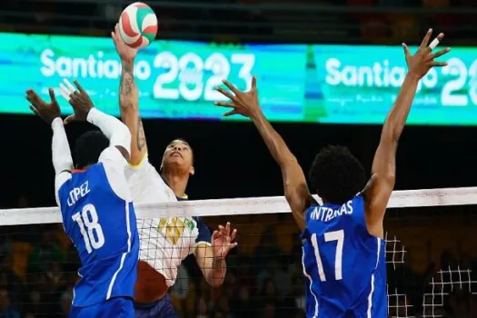 Darlan salva de novo, Brasil vence Cuba e vai à semi do Vôlei no Pan