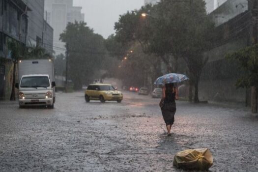 Litoral de SP tem alerta para grandes volumes de chuva no fim de semana