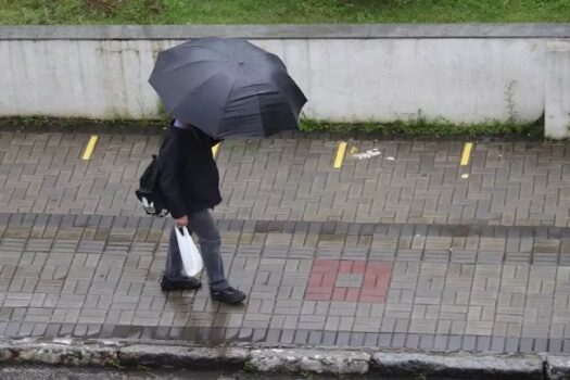 Defesa Civil de Ribeirão Pires alerta sobre risco de chuva e ventania no fim de semana