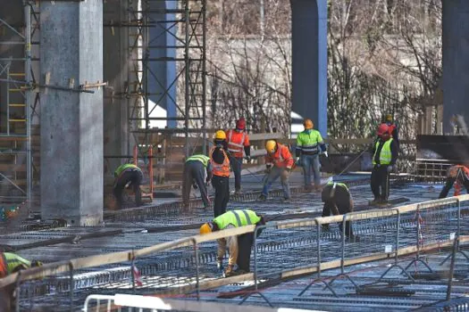 Ministério dos Transportes vê escassez de equipamento como obstáculo a obras de infraestrutura