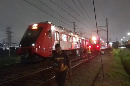 Trem da linha 9, da ViaMobilidade, descarrila na zona sul de São Paulo