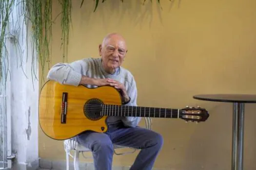 Dino Galvão Bueno celebra a Bossa Nova Paulista com show gratuito na Casa Museu Ema Klabin