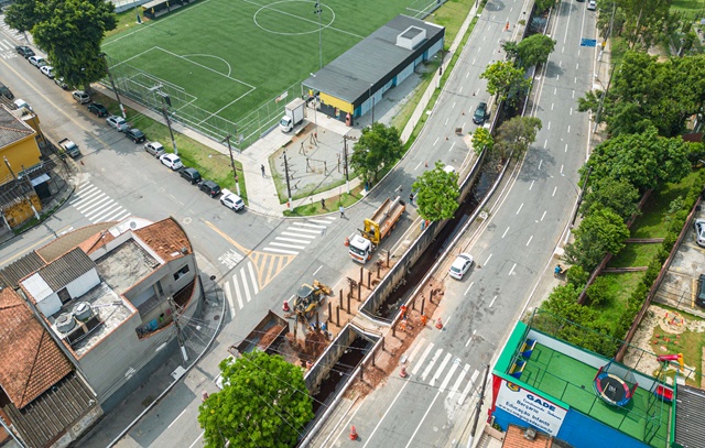 Prefeito Orlando Morando autoriza obras de pontilhão na Av. Juscelino Kubitschek