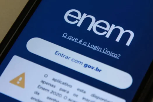 Ministro da Educação diz que governo estuda isenção total da taxa de inscrição do Enem