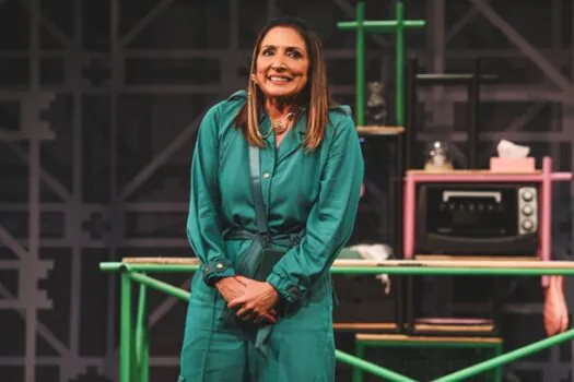 Flávia Garrafa volta a mergulhar no universo do comportamento humano no teatro