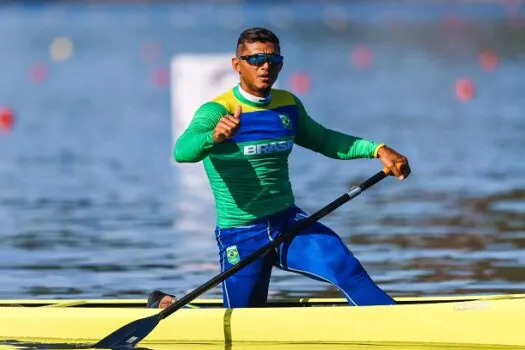 Isaquias reage no fim e conquista a prata na canoagem em velocidade do Pan