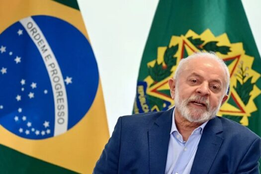 Lula volta a São Paulo para ajudar Boulos a fechar chapa com Marta