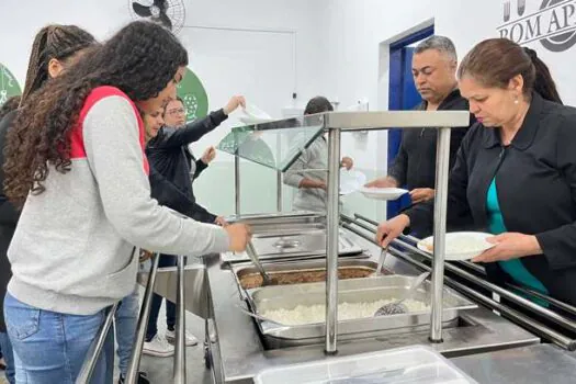 Santo André amplia oferta de merenda para alunos da EJA