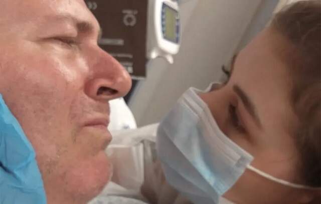 Filha de Mingau mostra rosto do pai no hospital e diz que músico tem infecção pulmonar