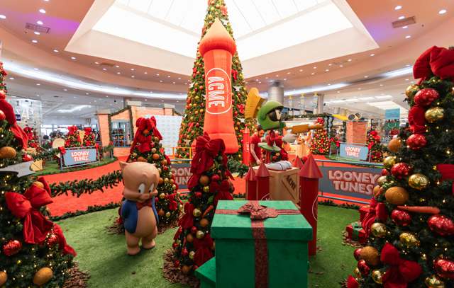 Natal no Litoral Plaza encanta com personagens da 'Looney Tunes'