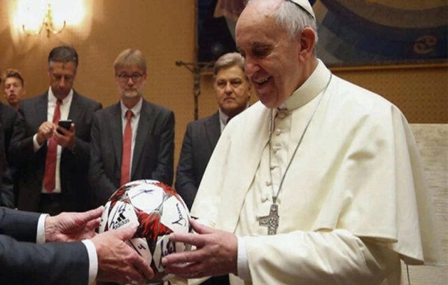 Questionado entre Messi ou Maradona, papa Francisco surpreende e escolhe Pelé como o melhor