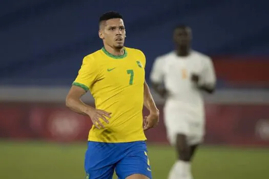 Paulinho é alvo de intolerância religiosa após jogo da seleção brasileira