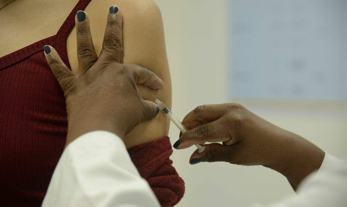Pesquisa mostra alta adesão à vacinação de crianças e adolescentes
