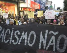 Título do post: Homens negros no Brasil enfrentam risco trs vezes maior de assassinato por arma de fogo