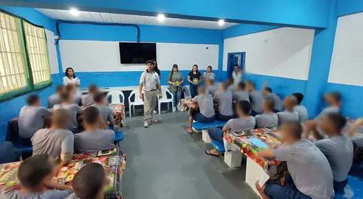 Escritor ministra palestra para jovens na Fundação CASA de Diadema 