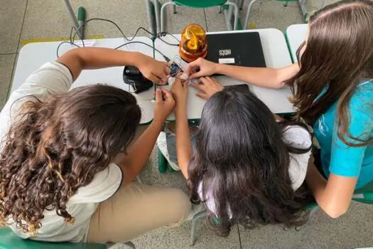 Estudantes criam projeto de redução de ruídos em sala de aula e são finalistas de premiação global