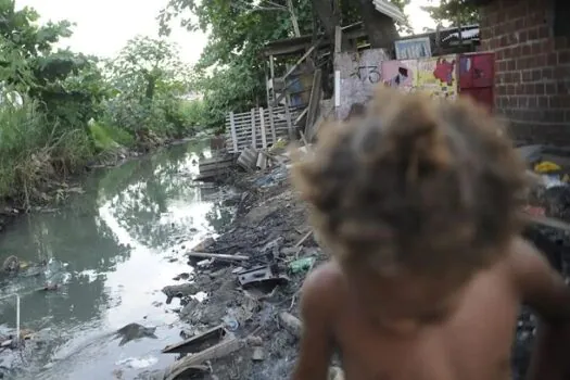 Estudo mostra que 46% das casas no Brasil têm problemas de saneamento