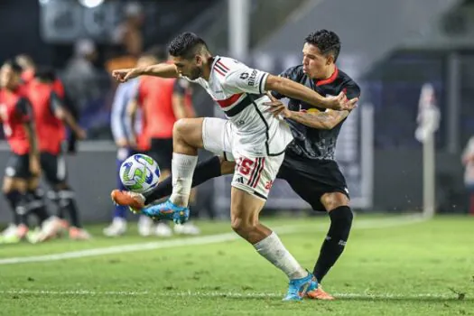 São Paulo derrota Red Bull Bragantino em jogo apático na Vila Belmiro