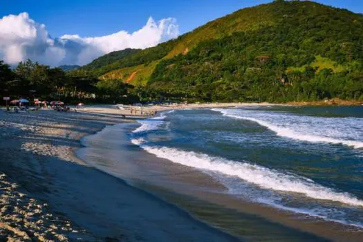 Praias do litoral norte de SP ficam mais limpas, exceto em São Sebastião