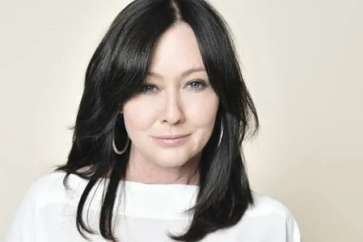 Shannen Doherty revela que câncer de mama se espalhou para os ossos