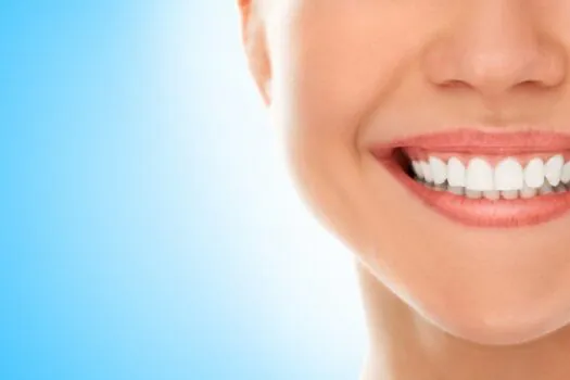 Uso exagerado de lentes nos dentes: até onde o dentista deve agradar o cliente?