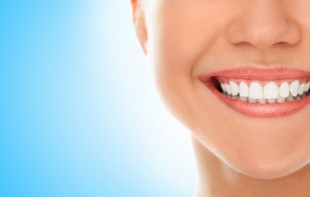 Uso exagerado de lentes nos dentes: até onde o dentista deve agradar o cliente?