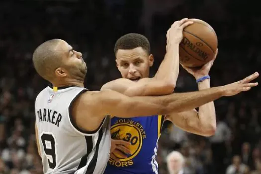 Curry brilha e Golden State aplica mais uma derrota ao San Antonio Spurs na NBA