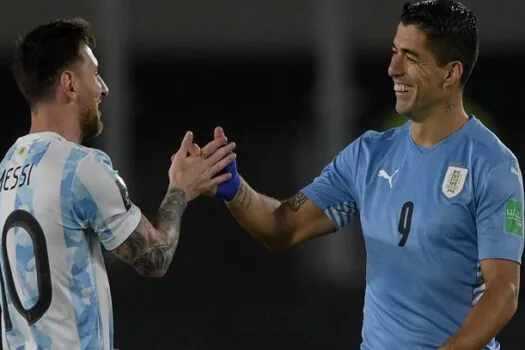 Messi e Suárez repetem duelo no clássico entre Argentina e Uruguai pelas Eliminatórias