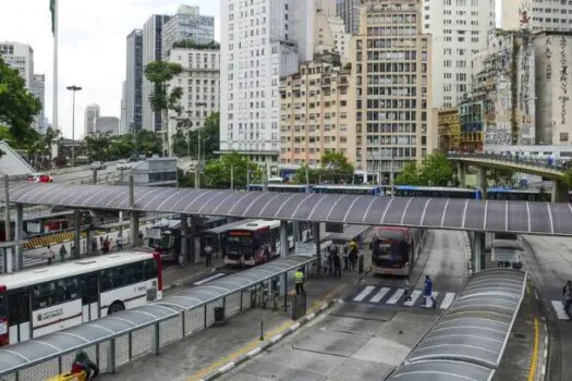 SP tem terminais fechados e ônibus atacados em dia de eleição de sindicato