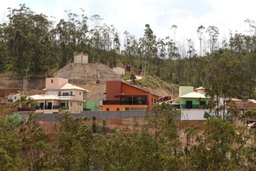 Quase 60 pessoas morreram sem ver distrito reconstruído em Mariana