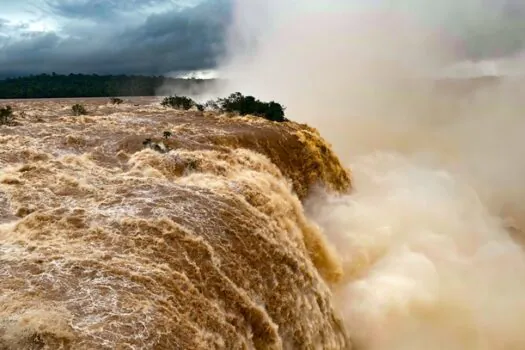 Depois de vazão recorde, volume nas Cataratas do Iguaçu diminui