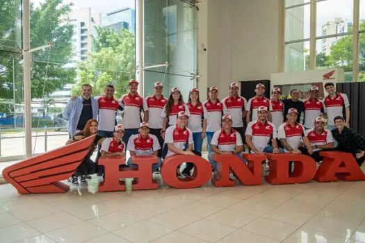 Pilotos Honda Racing visitam escritório e fábricas da empresa em SP