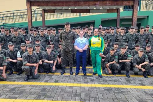 Zanetti e Patrícia Cândido dão palestra a atiradores do Tiro de Guerra em São Caetano