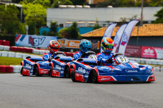 Pilotos de várias gerações têm diversão competitiva nas 500 Milhas de Kart