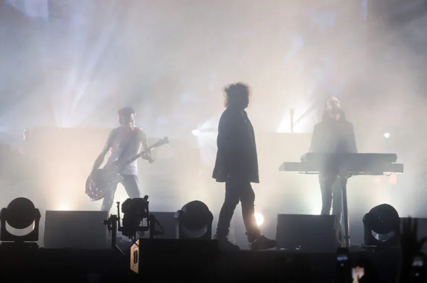 A banda de Robert Smith fez um show emocionante de 2h30 de duração