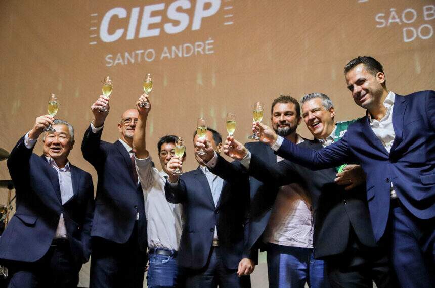 Representantes das diretorias do CIESP celebram a união da entidade