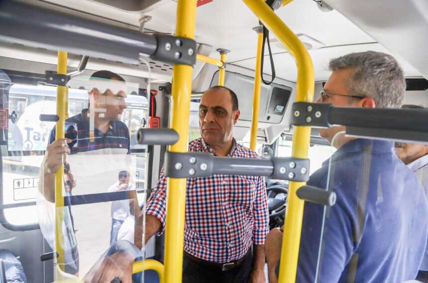 Prefeito José Auricchio Júnior em entrega dos novos ônibus integrantes da frota de São Caetano