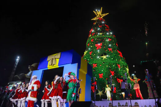 Natal de Santo André começa com Papai Noel de tirolesa e atrações no Paço Municipal