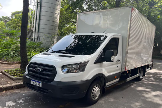 Nos circuitos urbanos – Ford Transit 350E MT