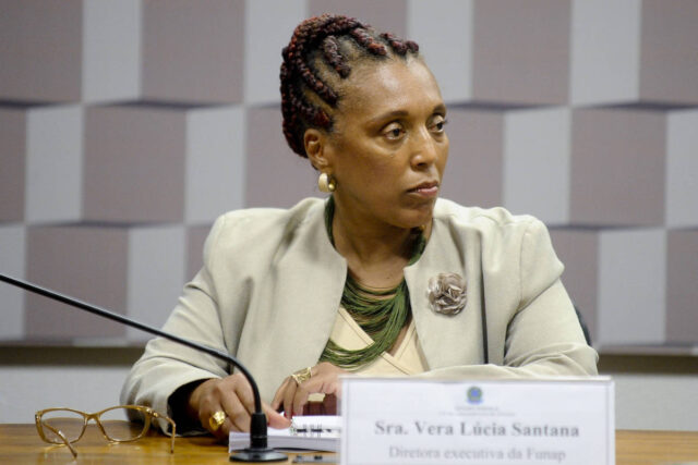 Vera Lúcia Santana Araújo